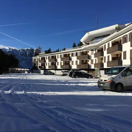 Camera Alpe Di Siusi Aparthotel *